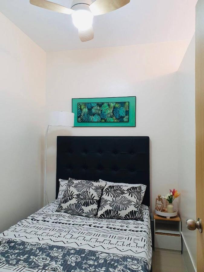 2 Bedroom Condo Vine Residences Quezon City With Pool Wifi Karaoke Board Games Netflix 외부 사진